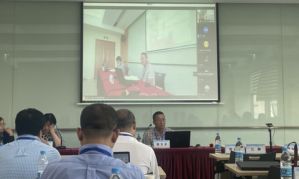 郭万平老师学术汇报发表照片.jpg