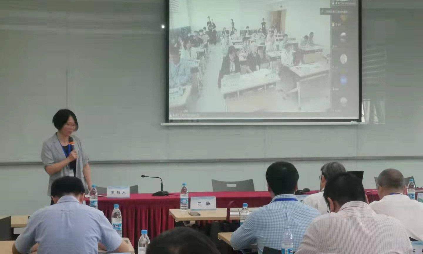 江静老师主持开幕式照片.jpg