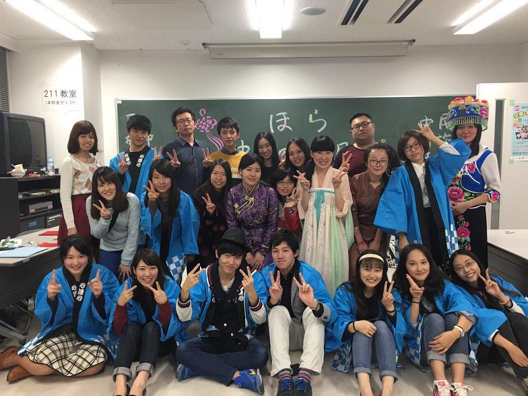滨大祭 中日学生合影.JPG